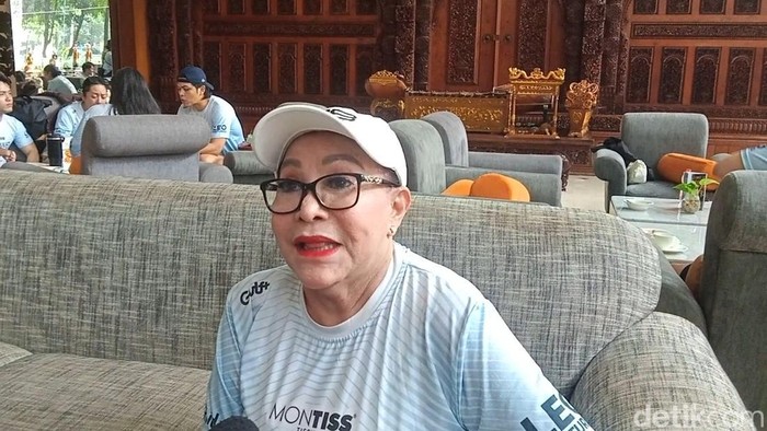 Diminta Anak Pensiun, Mpok Atiek Ngaku Sakit Kalau Cuma di Rumah