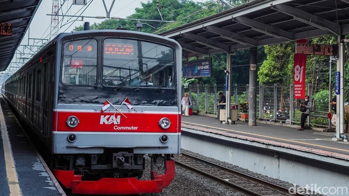 Siswa SMA Tewas Tertemper KRL di Jakbar, Ternyata Sedang Bonceng Ayah