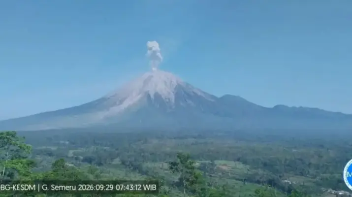 Dentuman Misterius Terdengar di Lereng Semeru, Warga Diminta Waspada Tanpa Panik