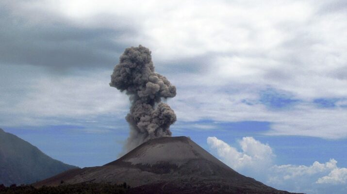Dokter Paru Ingatkan Abu Anak Krakatau Bisa Capai Paru-paru dan Perburuk Asma